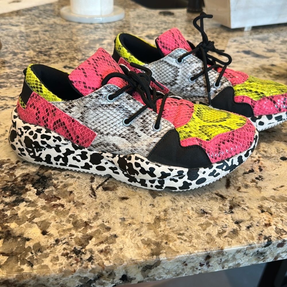 Multicolored Casual Sneaker